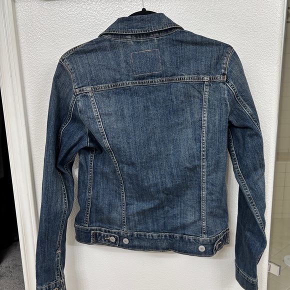 Levi's Women's Trucker jacket. - Picture 2 of 5